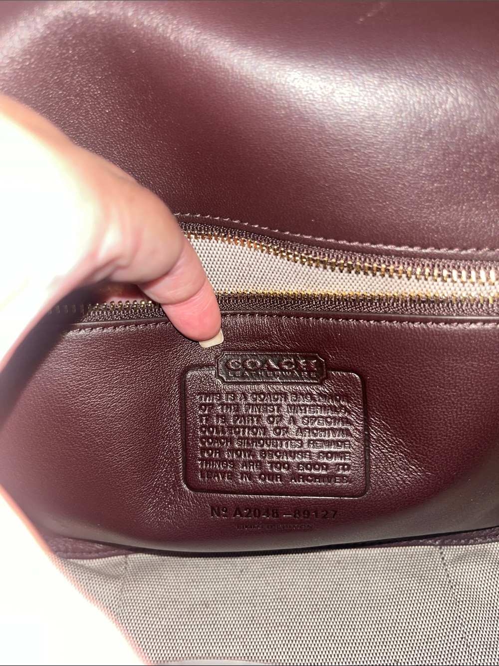 Coach crossbody shoulder bag in a Vibrant Magenta glove tanned leather - Picture 10 of 10